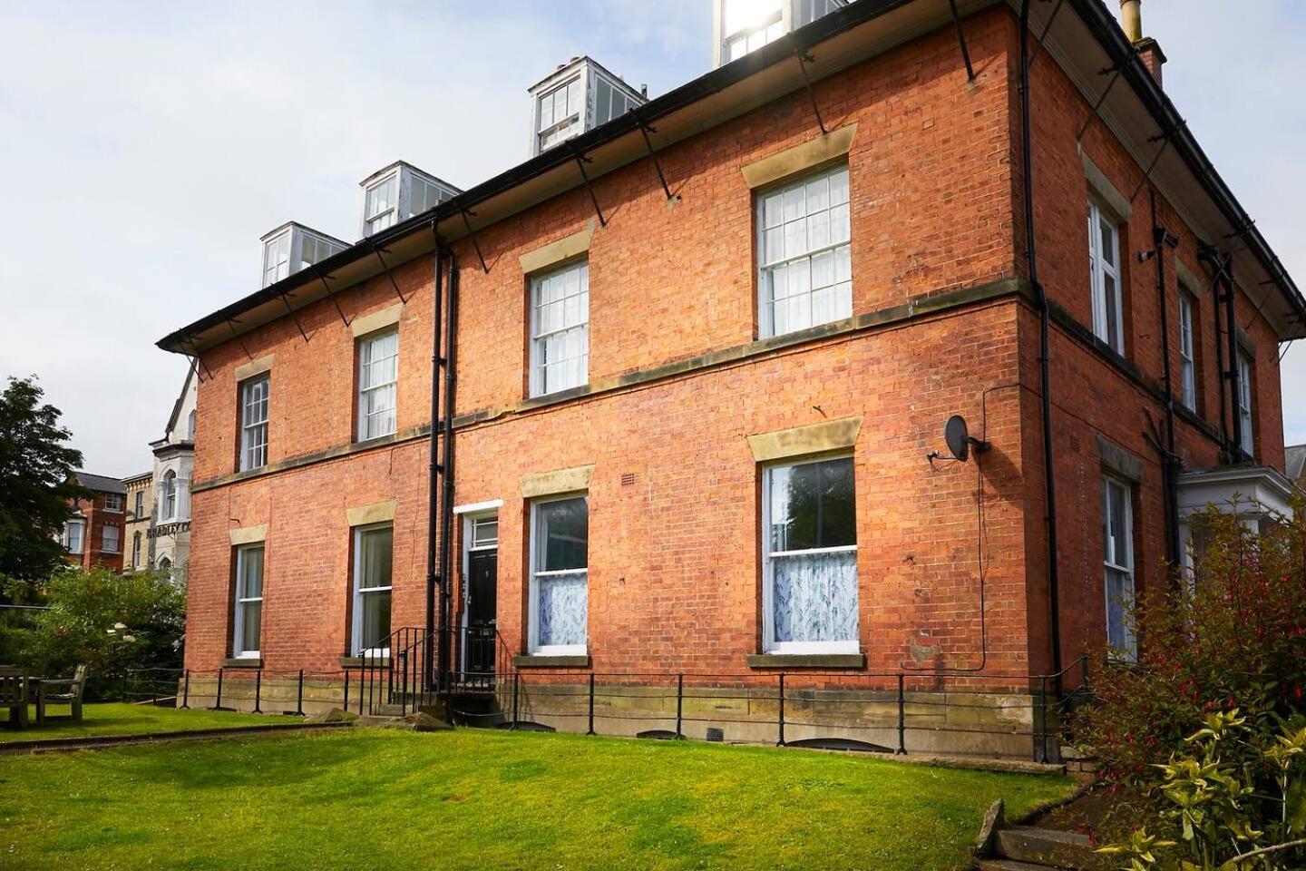 The Penthouse Queen Margaret'S Lodge Scarborough Exterior foto